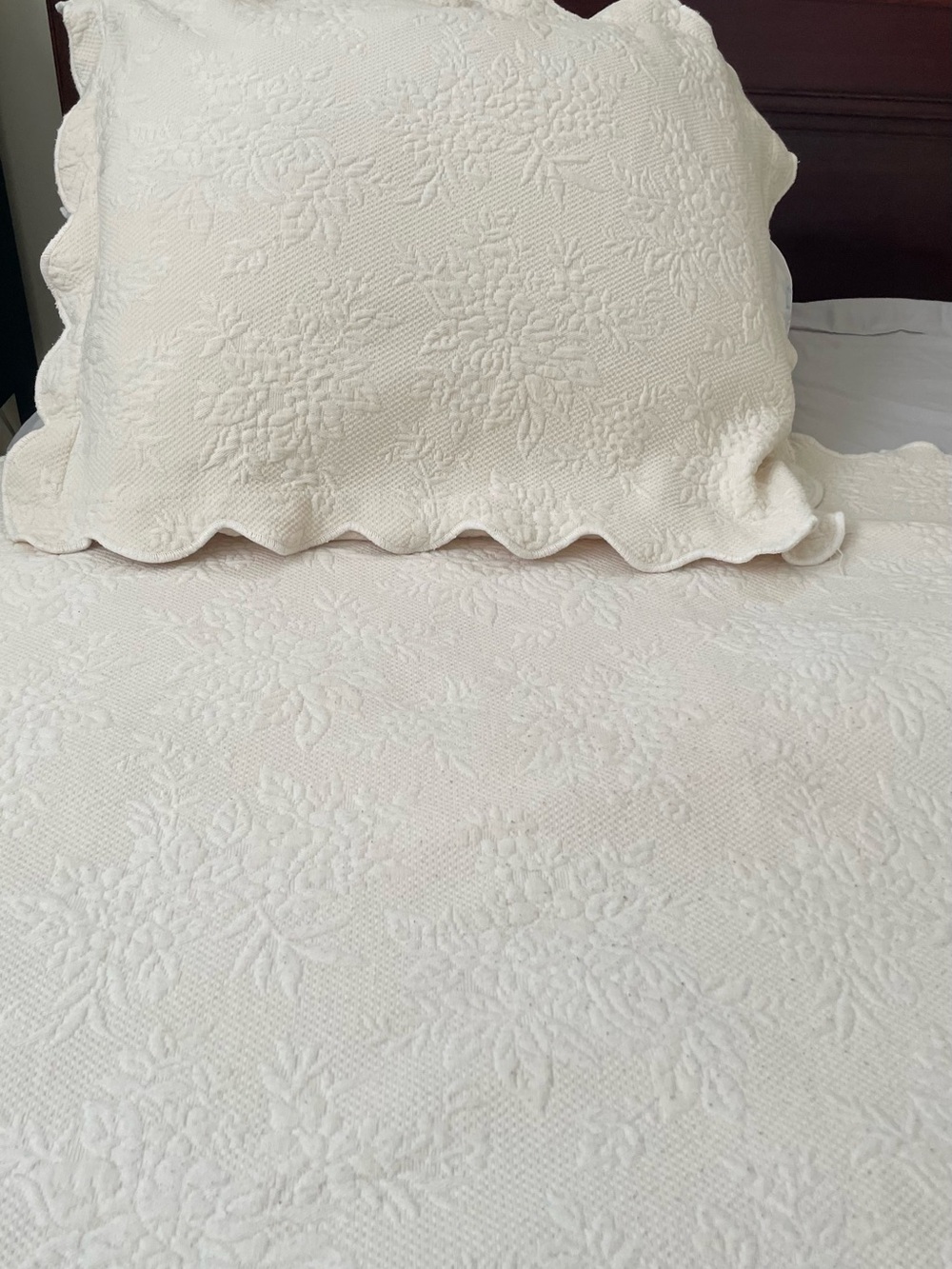Vintage Ivory Twin Floral Matelasse Coverlet & Sham